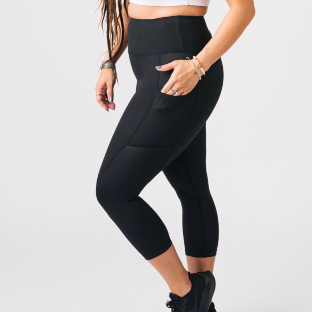 NWT ZYIA POCKET LIGHT N TIGHT Hi-Rise Capri 20” RC